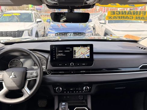Used 2025 Mitsubishi Outlander SE AWD/4WD image 16
