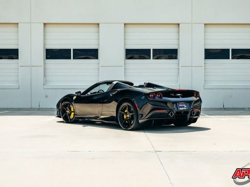 Used 2022 Ferrari F8 Tributo image 21