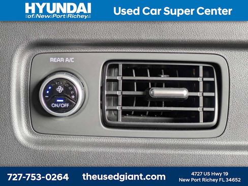Used 2024 Hyundai Santa Fe SEL FWD image 17