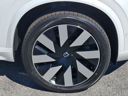 Certified 2024 Volvo XC90 T8 Plus w/ Protection Package Premier AWD/4WD image 8