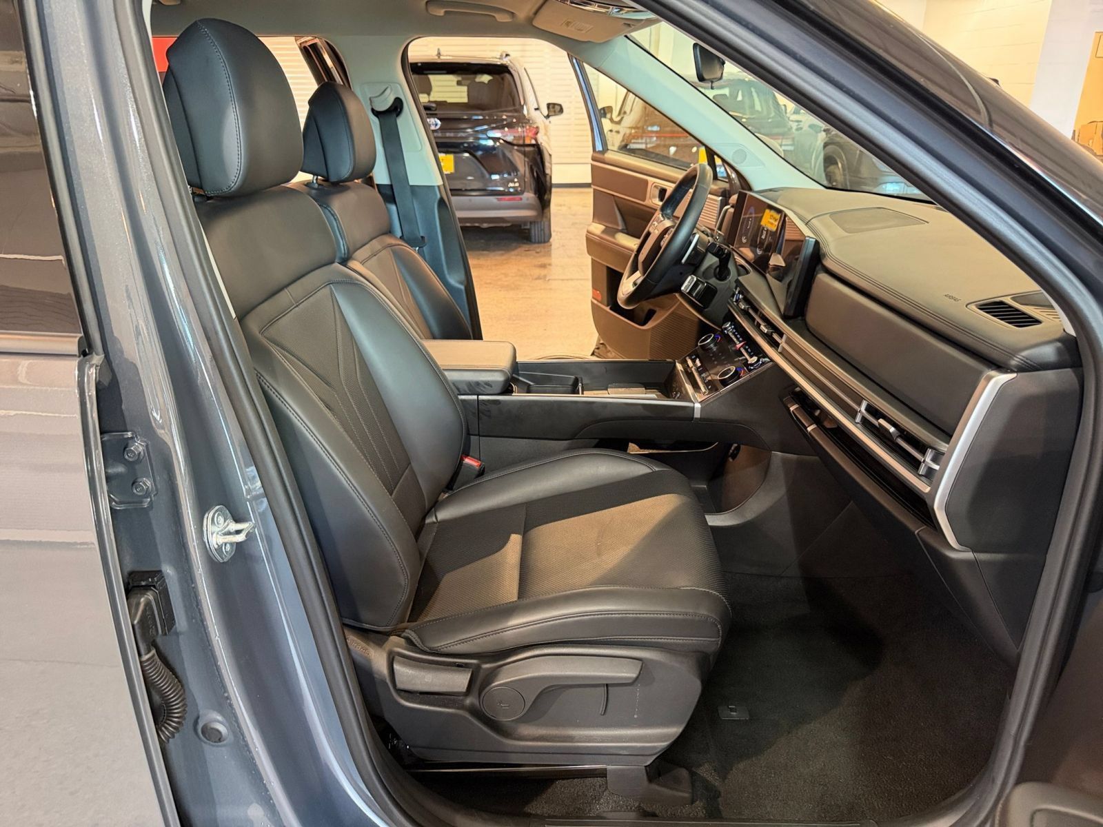 Used 2025 Hyundai Santa Fe SEL FWD image 37