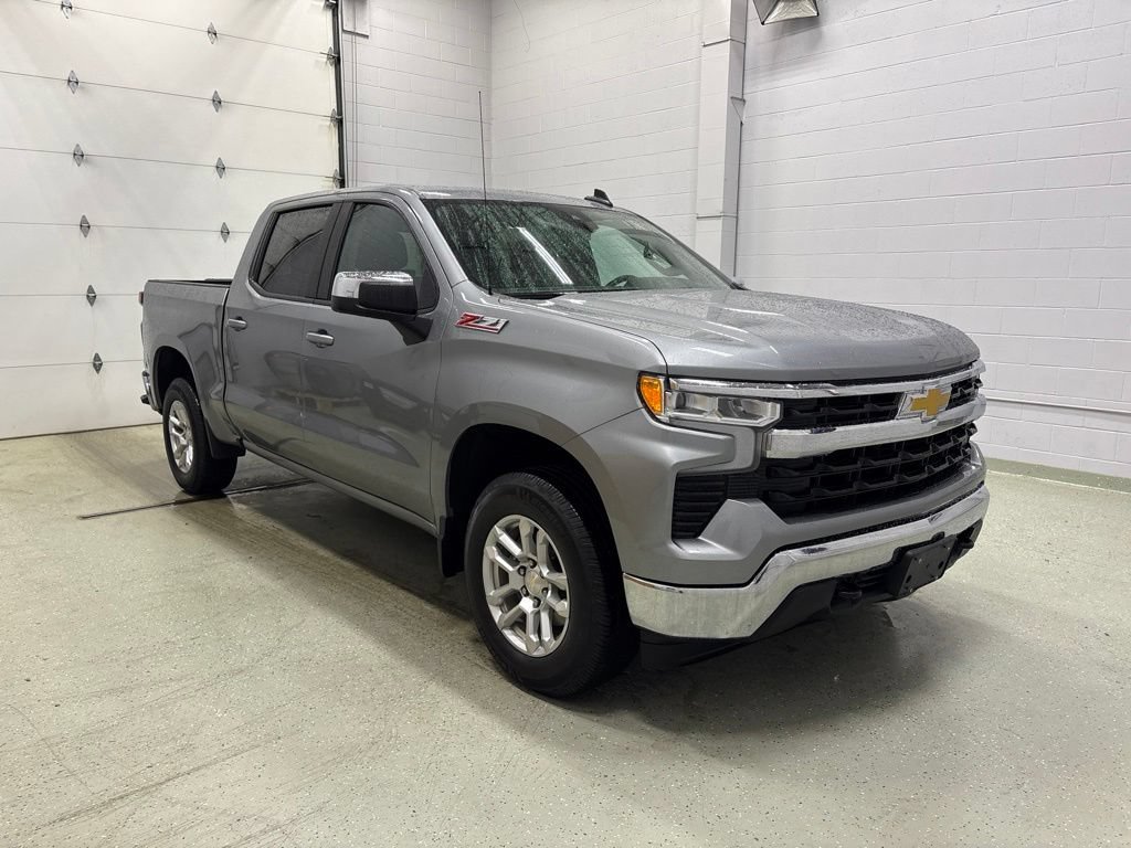 Used 2024 Chevrolet Silverado 1500 LT AWD/4WD image 2