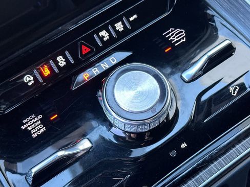 Used 2023 Jeep Wagoneer L Series III w/ Preferred Equipment Group image 25