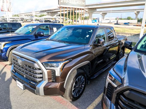 Used 2025 Toyota Tundra Limited w/ Power Package AWD/4WD image 3