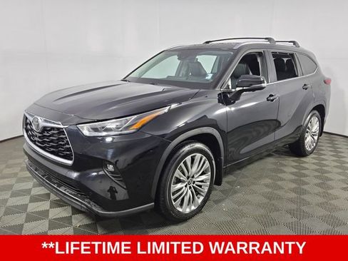Used 2023 Toyota Highlander Platinum image 3