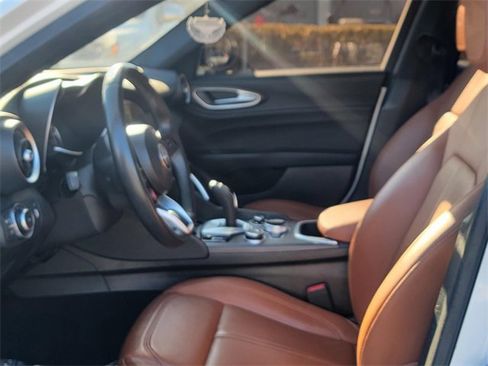 Used 2022 Alfa Romeo Giulia Ti image 10