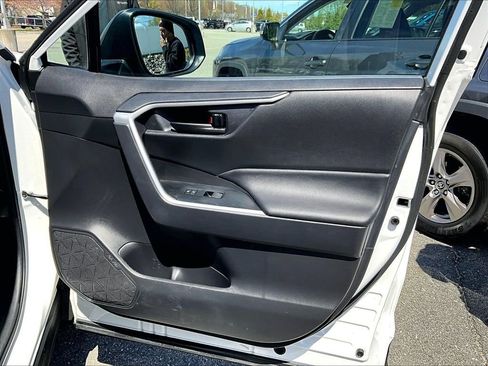 Used 2025 Toyota RAV4 LE AWD/4WD image 12