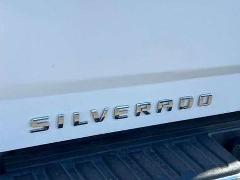 Used 2018 Chevrolet Silverado 1500 LT RWD image 21