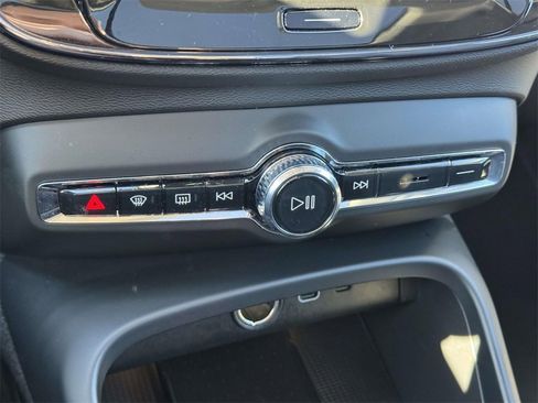 Certified 2025 Volvo XC40 B5 Plus image 25