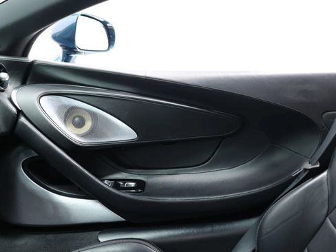 Used 2021 McLaren GT RWD image 16