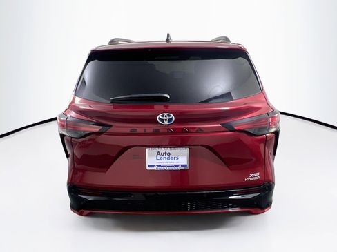 Used 2024 Toyota Sienna XSE FWD image 6