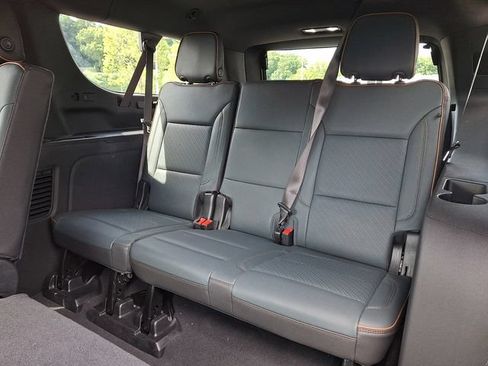 Used 2025 GMC Yukon XL AT4 AWD/4WD image 21