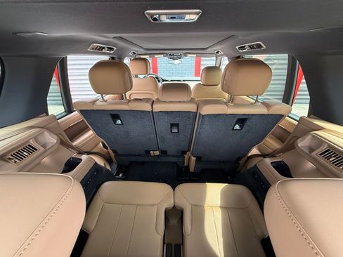 Used 2025 Land Rover Range Rover Long Wheelbase SE image 15