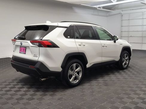 Used 2021 Toyota RAV4 XLE Premium AWD/4WD image 9