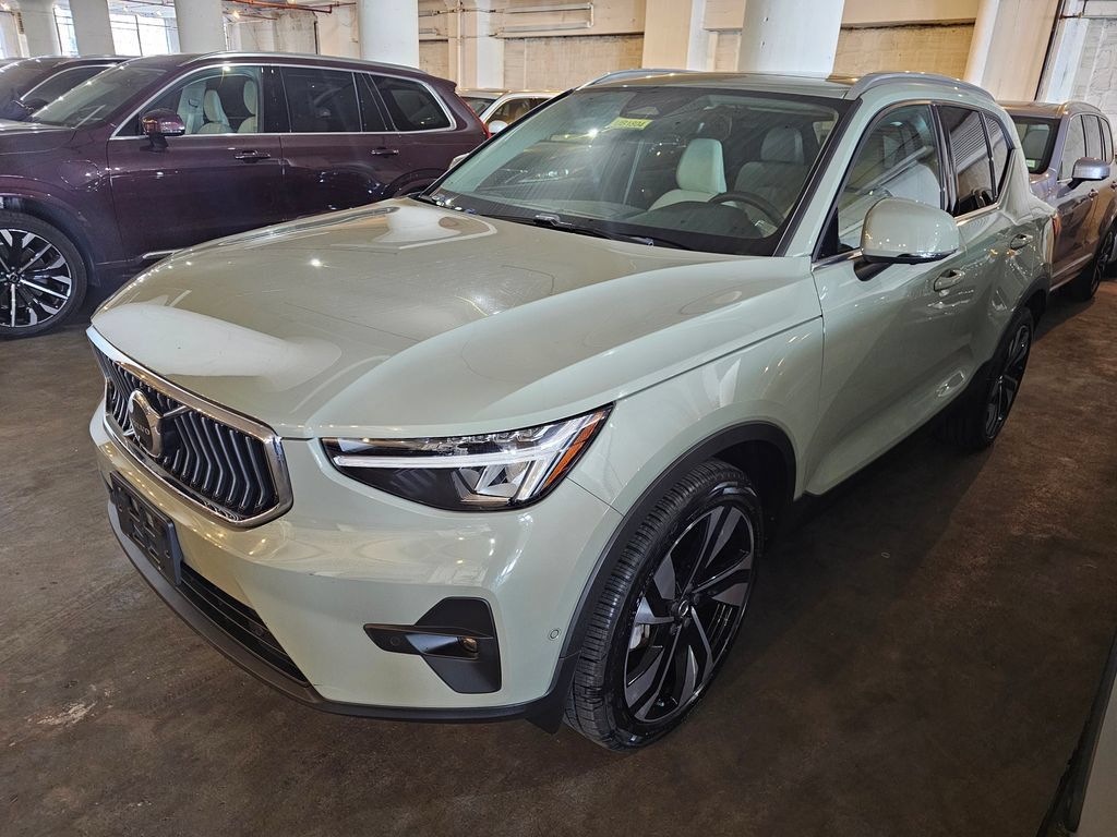 Certified 2024 Volvo XC40 B5 Plus w/ Protection Package Premier AWD/4WD image 1