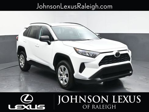 Used 2020 Toyota RAV4 LE FWD image 3