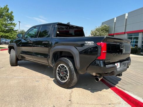 Used 2025 Toyota Tacoma TRD Off-Road AWD/4WD image 8