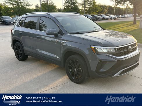 Certified 2023 Volkswagen Taos SE w/ Panoramic Sunroof Package FWD image 1