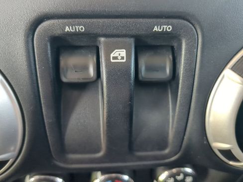 Used 2017 Jeep Wrangler Sahara w/ Connectivity Group image 19