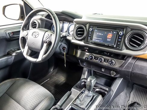 Used 2017 Toyota Tacoma SR5 w/ Tow Package RWD image 23