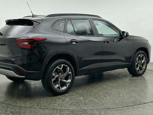 Used 2025 Chevrolet Trax LT FWD image 9