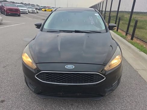 Used 2015 Ford Focus SE w/ SE Sport Package FWD image 5