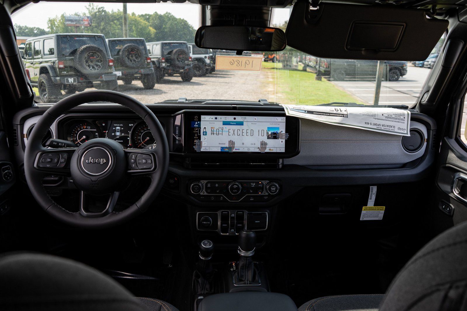 Used 2025 Jeep Gladiator Sport AWD/4WD image 19