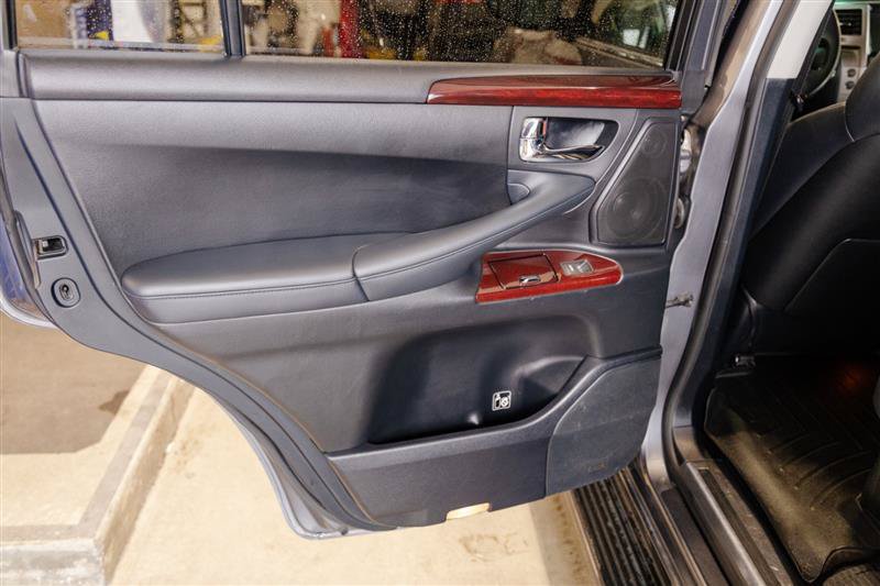 Used 2015 Lexus LX 570 4WD w/ Luxury Package image 35