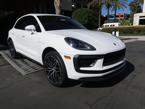Used 2023 Porsche Macan image 4