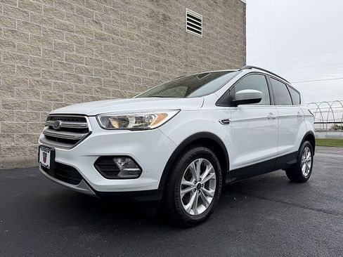 Used 2018 Ford Escape SE w/ Ford Safe & Smart Package AWD/4WD image 4