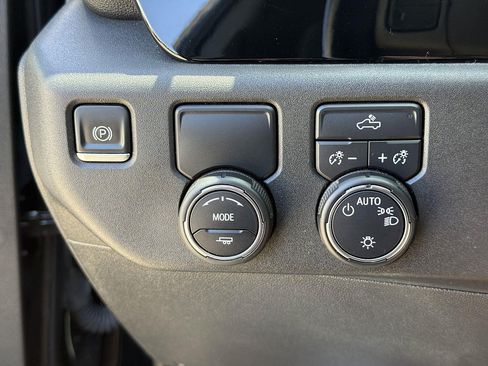 Used 2022 Chevrolet Silverado 1500 LT RWD image 17