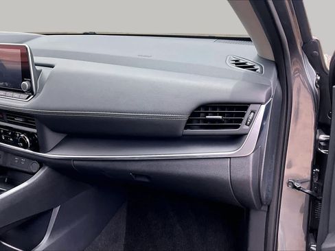 Certified 2025 Nissan Rogue S FWD image 17