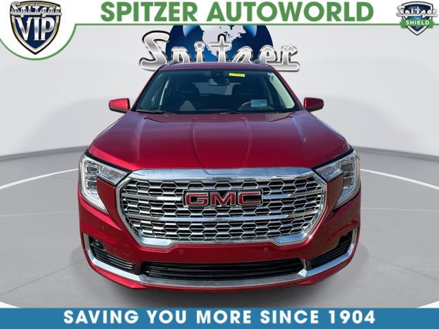 Used 2024 GMC Terrain Denali w/ LPO, Floor Liner Package AWD/4WD image 3