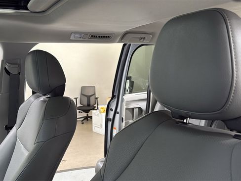 Used 2024 Toyota Sienna XLE image 13