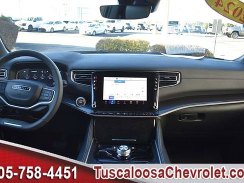 Used 2024 Jeep Wagoneer 4WD image 3