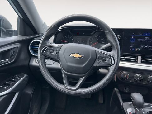 Used 2024 Chevrolet Trax LS FWD image 12