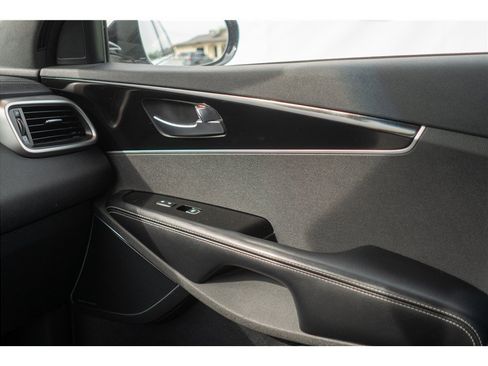 Used 2019 Kia Sorento SX FWD image 19