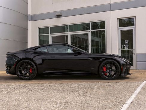 Used 2019 Aston Martin DBS Superleggera image 7