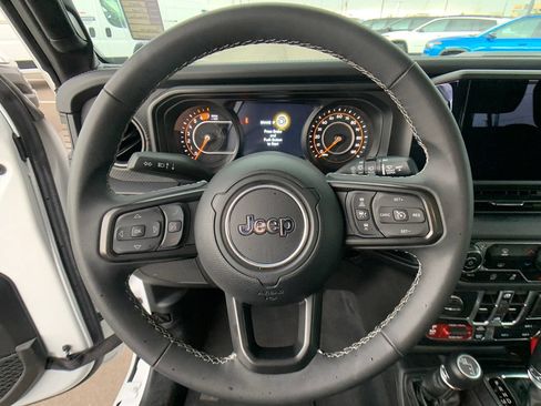Used 2025 Jeep Wrangler Unlimited Rubicon AWD/4WD image 15