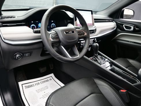 Used 2025 Jeep Compass Limited w/ Elite Group image 12