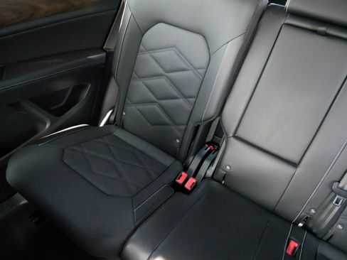 Used 2025 Volkswagen Atlas SE image 12