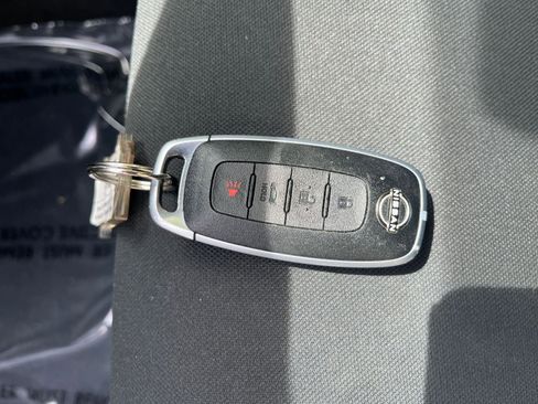 Used 2025 Nissan Versa SV image 18