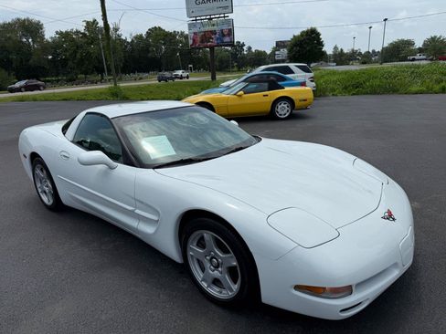 Used 1998 Chevrolet Corvette Coupe RWD image 2