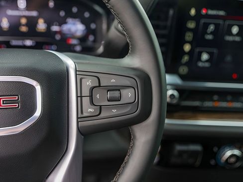 Used 2025 GMC Sierra 1500 Elevation image 16