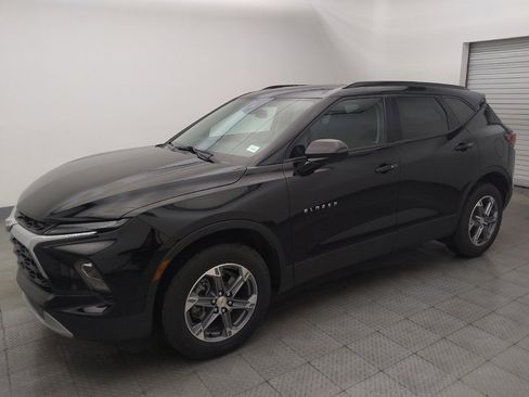 Used 2024 Chevrolet Blazer LT w/ Convenience Package FWD image 2