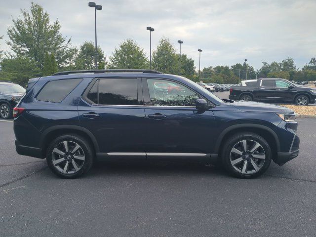 Used 2025 Honda Pilot Touring image 3