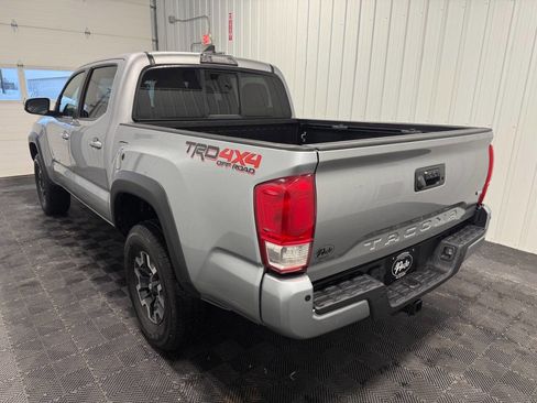 Used 2016 Toyota Tacoma TRD Off-Road image 4