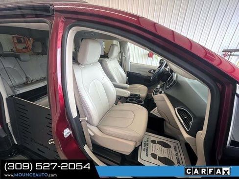 Used 2021 Chrysler Voyager Lxi FWD image 6