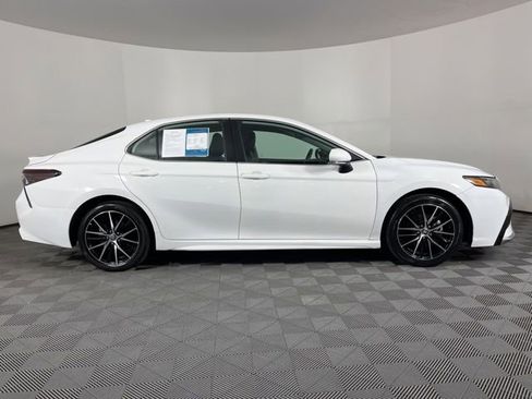 Used 2023 Toyota Camry SE image 11