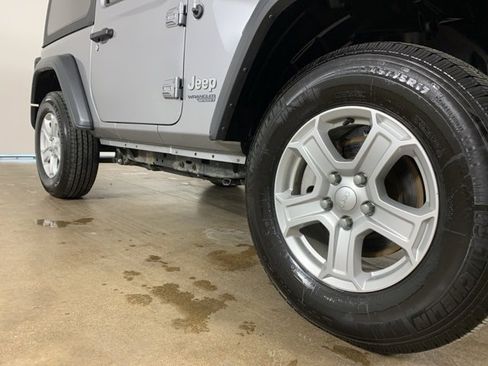 Used 2018 Jeep Wrangler Sport image 6